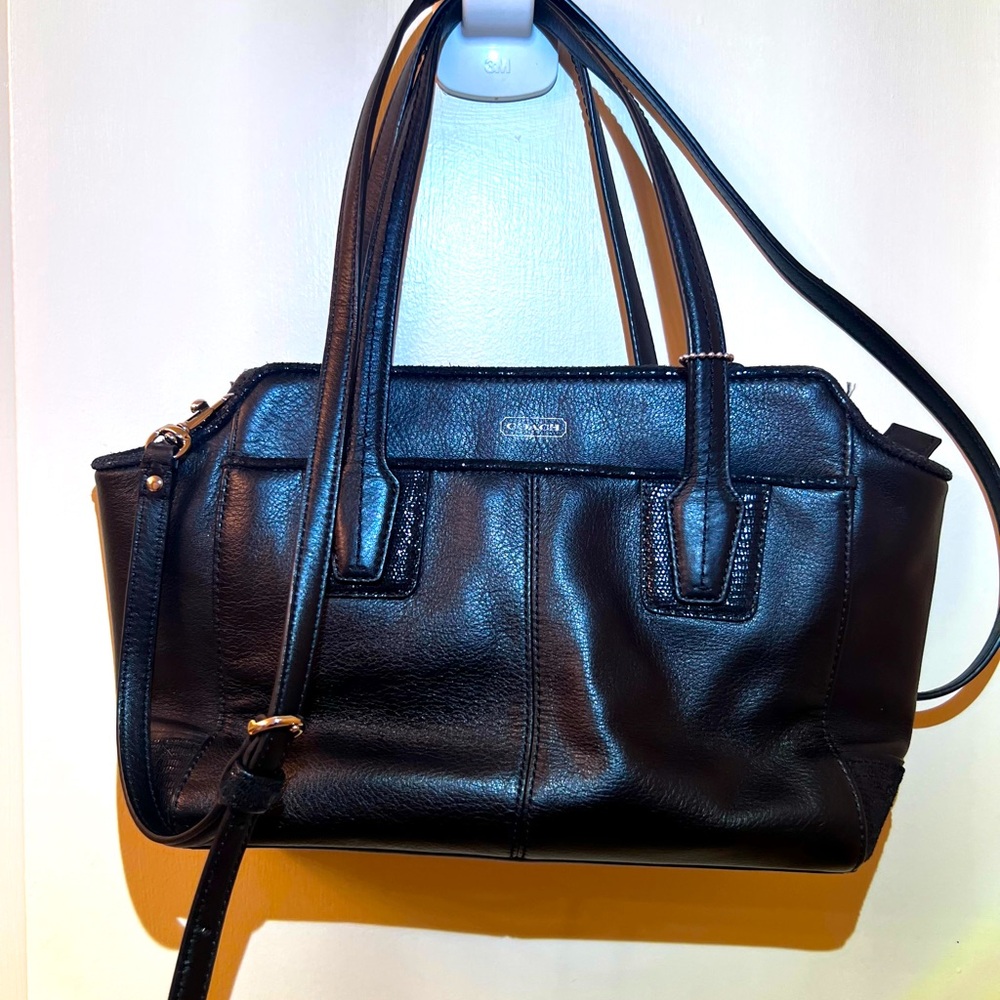 Elegant Coach Black Pebble Leather Shoulder Handbag